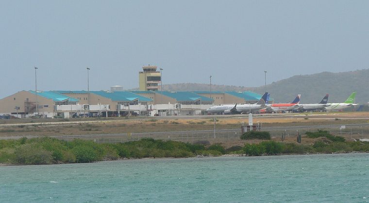 Queen Beatrix International Airport — photo